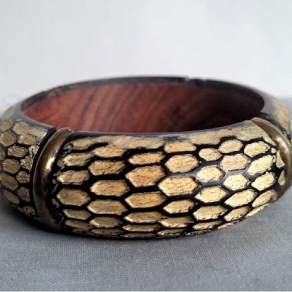 Vintage Boho Faux Snakeskin Carved Wooden Bangle Bracelet. - Picture 1 of 9